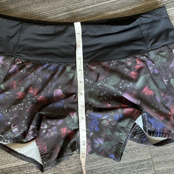 Lululemon Speed  Up Shorts - Picture 6 of 9